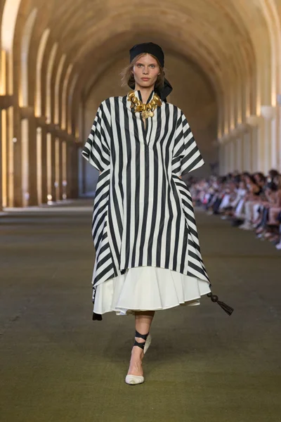 Look 3